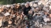 Мария Коркина разбирает завалы дома в Черниговской области