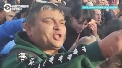 "Вы сказали, что дамбы в порядке и нам нечего бояться!" В затопленном Орске прошел митинг недовольных жителей "Вы сказали, что дамбы в порядке и нам нечего бояться!" В затопленном Орске прошел митинг недовольных жителей