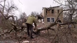 Как выживают люди в прифронтовом поселке Очеретино  Как выживают люди в прифронтовом поселке Очеретино