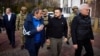 Президент Украины Владимир Зеленский и директор МАГАТЭ Рафаэль Гросси на территории Днепровской гидроэлектростанции. Запорожье, 27 марта 2023 года