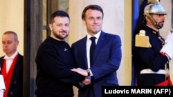 Президент Украины Владимир Зеленский и президент Франции Эммануэль Макрон. Париж, 14 мая 2023 года