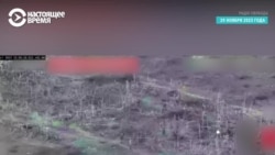 Видео с дрона: военные РФ используют украинских пленных как "живой щит" Видео с дрона: военные РФ используют украинских пленных как "живой щит"