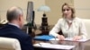 "Когда дети плачут, Львова-Белова берет их на руки, в ее годовом отчете даже было упоминание о том, скольких детей она обняла за год своей работы на посту уполномоченной: более тысячи детей, отметили сотрудники ее аппарата"