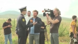 Баку обещает армянам Карабаха свободу вероисповедания и охрану культурных и религиозных памятников. Но люди все равно бегут прочь Баку обещает армянам Карабаха свободу вероисповедания и охрану культурных и религиозных памятников. Но люди все равно бегут прочь