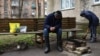Без света, воды, новостей извне и под постоянными обстрелами. Репортаж из города Часов Яр под Бахмутом