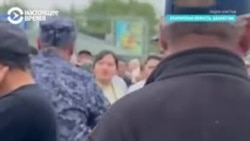 Жители затопленного поселка Кульсары в Казахстане вышли на протесты и требуют помощи от властей  Жители затопленного поселка Кульсары в Казахстане вышли на протесты и требуют помощи от властей