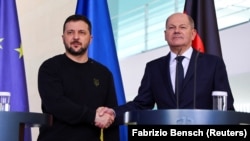 Президент Украины Владимир Зеленский и канцлер ФРГ Олаф Шольц подписали соглашение о сотрудничестве в сфере безопасности