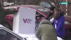 Как Кремль проводит голосование "на лавочке" в оккупированных Мариуполе и Донецке Как Кремль проводит голосование "на лавочке" в оккупированных Мариуполе и Донецке