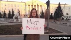 Катерина Новикова на одиночном пикете