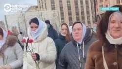 В Москве у стен Кремля прошла акция жен мобилизованных, большинство задержанных – журналисты В Москве у стен Кремля прошла акция жен мобилизованных, большинство задержанных – журналисты