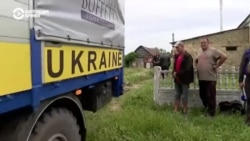 Один день волонтеров, которые возят воду и еду в затопленные села в Херсонской области: спецрепортаж Настоящего Времени Один день волонтеров, которые возят воду и еду в затопленные села в Херсонской области: спецрепортаж Настоящего Времени