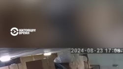 Военные в российской форме грабят склад Wildberries в Курской области Военные в российской форме грабят склад Wildberries в Курской области