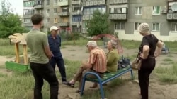 Как вывозят людей с Донбасса подальше от войны с Россией: спецрепортаж Настоящего Времени Как вывозят людей с Донбасса подальше от войны с Россией: спецрепортаж Настоящего Времени