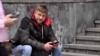 В интервью российским "Ведомостям" сенатор Андрей Клишас говорил, что "менее комфортным пребывание за границей" власти могут сделать тем россиянам, которые заняты в "чувствительных сферах экономики"