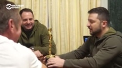 Зеленский выступил на церемонии вручения кинопремии "Золотой глобус": Шон Пенн представил его со слезами на глазах  Зеленский выступил на церемонии вручения кинопремии "Золотой глобус": Шон Пенн представил его со слезами на глазах