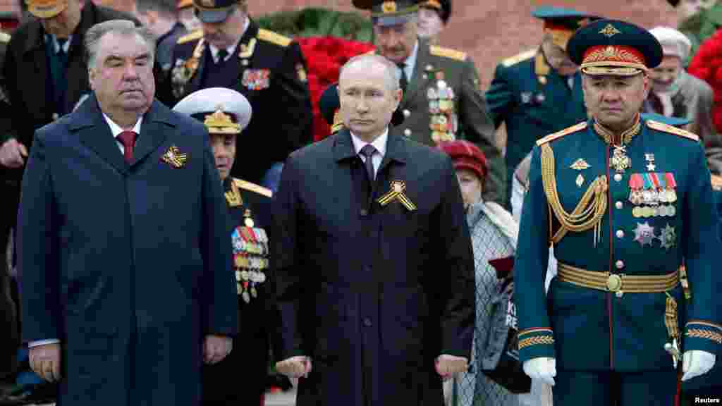 В 2021 году на параде 9 мая компанию Владимиру Путину составил только президент Таджикистана Эмомали Рахмон 