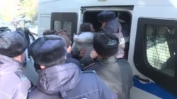 "Нельзя забывать и прощать, что с нашими людьми сделали власти!": в Казахстане задержали участников акции ко Дню независимости "Нельзя забывать и прощать, что с нашими людьми сделали власти!": в Казахстане задержали участников акции ко Дню независимости