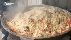 "В одном подвале дети, женщины, старики две недели не ели горячую еду": таджикская диаспора кормит пловом жителей Харькова "В одном подвале дети, женщины, старики две недели не ели горячую еду": таджикская диаспора кормит пловом жителей Харькова