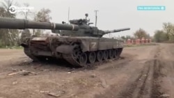 "Техники немерено!" Украинские военные показывают трофейные российские танки и оружие  "Техники немерено!" Украинские военные показывают трофейные российские танки и оружие