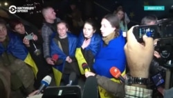 108 украинок вернулись домой из российского плена: "Женщин били! И больше всего нас били их женщины!" 108 украинок вернулись домой из российского плена: "Женщин били! И больше всего нас били их женщины!"