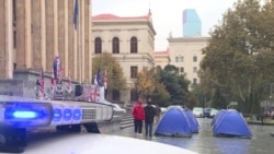 Тбилиси может лишиться Нового года из-за протестов перед парламентом Тбилиси может лишиться Нового года из-за протестов перед парламентом