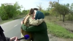Сибирячка кормит украинских бойцов борщом – репортаж с деоккупированных сел Херсонской области Сибирячка кормит украинских бойцов борщом – репортаж с деоккупированных сел Херсонской области