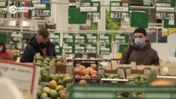 "Экономить на всем приходится". Как в России дорожают продукты и в чем отказывают себе обычные покупатели "Экономить на всем приходится". Как в России дорожают продукты и в чем отказывают себе обычные покупатели