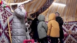 "Юрты несокрушимости": этнические казахи помогают греться жителям разрушенных украинских городов "Юрты несокрушимости": этнические казахи помогают греться жителям разрушенных украинских городов