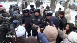 В Бишкеке задержали участников марша в поддержку фигурантов "Кемпир-Абадского дела" В Бишкеке задержали участников марша в поддержку фигурантов "Кемпир-Абадского дела"