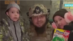"Спасибо Кадырову!" переснимали три раза. Жители оккупированного украинского села из чеченского видео рассказывают, что осталось за кадром  "Спасибо Кадырову!" переснимали три раза. Жители оккупированного украинского села из чеченского видео рассказывают, что осталось за кадром