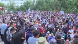 Экс-президент Атамбаев провел митинг в Бишкеке Экс-президент Атамбаев провел митинг в Бишкеке