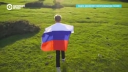 Раз в неделю школьников в России учат любви к родине на "Разговорах о важном". Как это происходит Раз в неделю школьников в России учат любви к родине на "Разговорах о важном". Как это происходит
