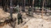 Со следами пыток и насильственной смерти. В деоккупированных населенных пунктах ежедневно находят захоронения