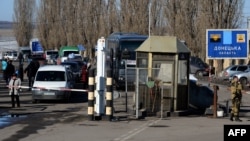 Пограничный пункт Успенка в Донецкой области Украины на границе с Россией