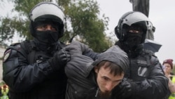"Задержания отличаются жестокостью даже по сравнению с тем, что было в марте": комментарий "ОВД-Инфо" "Задержания отличаются жестокостью даже по сравнению с тем, что было в марте": комментарий "ОВД-Инфо"
