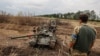 "Поднять белый флаг, показать, что в твоих руках нет оружия. И с помощью этого сдаться в плен. Я не гарантирую, что это эффективная схема, но она дает больше шансов на сохранение жизни российскому солдату, чем все другие"
