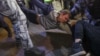 Протестующие в шествии по Москве <a href="https://rferl.click/oRae" target="_self">скандировали</a> "Нет войне" и "Путина – в окопы"