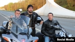 Александр "Хирург" Залдастанов с членами клуба "Ночные волки" в Словакии