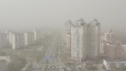Киев заволокло дымом от лесных пожаров Киев заволокло дымом от лесных пожаров