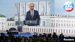Владимир Путин выступает на XIX Петербургском экономическом форуме 19 июня 2015 года