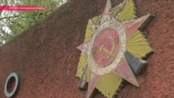 Народ Коростеня против сноса советских идолов Народ Коростеня против сноса советских идолов