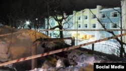 Раскопанная теплотрасса в районе улицы Пограничой в Петропавловске-Камчатском, где погибли дети – фото Kam24