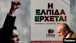 Агитация на улицах. На плакате - Алексис Ципрас, глава леворадикальной партии СИРИЗА