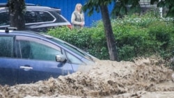 Потоп в аннексированном Крыму: есть погибший, вода сносит автомобили и павильоны Потоп в аннексированном Крыму: есть погибший, вода сносит автомобили и павильоны