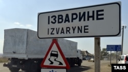 Грузовик на пограничном пункте в Изварино