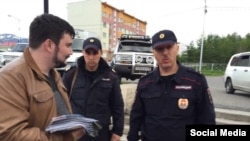 Георгий Албуров при задержании в Магадане 19 июня 2015, фото - Twitter Албурова