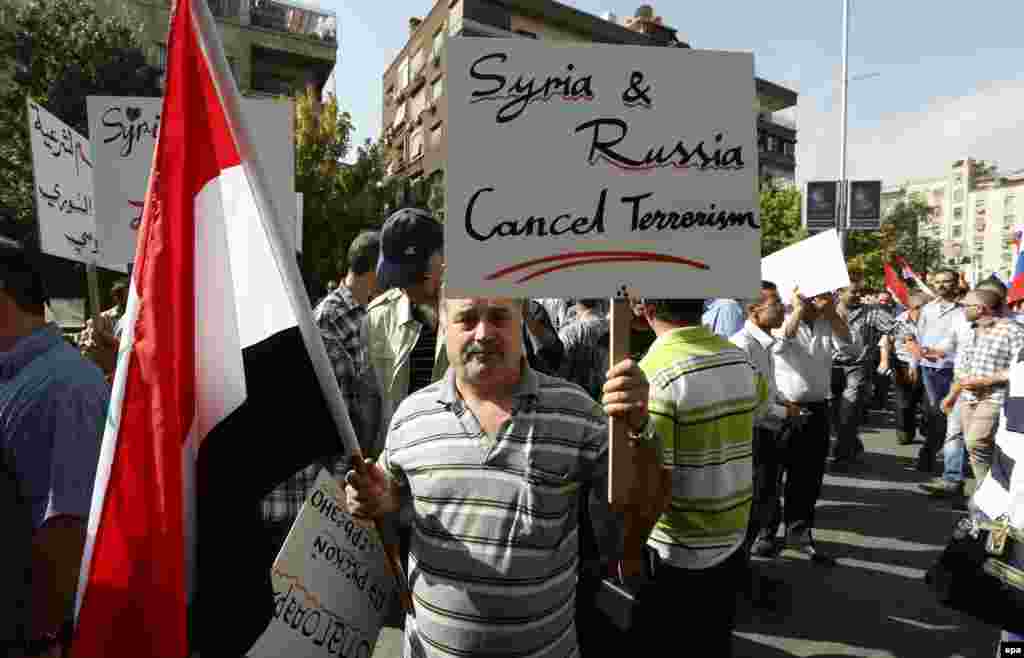 В то же время напротив здания российского посольства в Дамаске 13 октября прошла демонстрация в поддержку бомбардировок России на территории Сирии. Во время акции в здание выстрелили двумя ракетами. Глава МИД РФ Сергей Лавров заявил, что Москва расценивает обстрел посольства как теракт