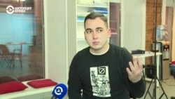 "Адресов вытоптанных газонов нет. Нет фото или видео, где стоят люди и вырывают цветы" "Адресов вытоптанных газонов нет. Нет фото или видео, где стоят люди и вырывают цветы"