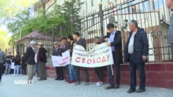 Суд в Бишкеке отпустил на свободу экс-главу ГКНБ Суталинова: его осудили за расстрел людей в 2010 году Суд в Бишкеке отпустил на свободу экс-главу ГКНБ Суталинова: его осудили за расстрел людей в 2010 году
