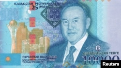 Банкнота номиналом 10 000 тенге (около $30) с изображением президента Казахстана Нурсултана Назарбаева